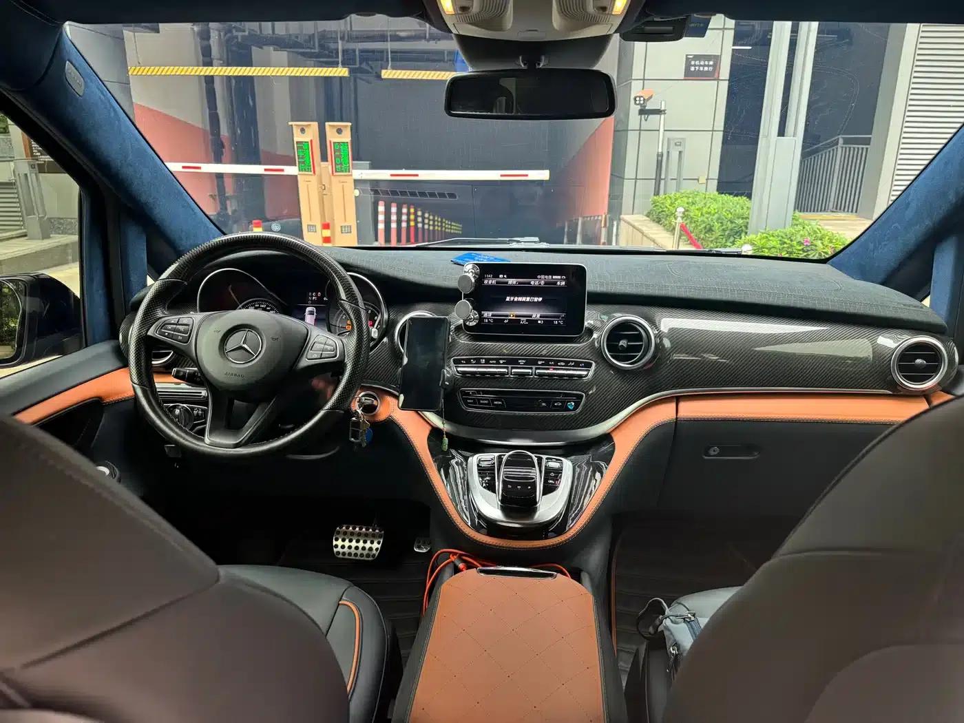 Mercedes-Benz V-Class 2018 V 260 L Premium Extended Edition (China VI Emission Standard) — миниатюра 9