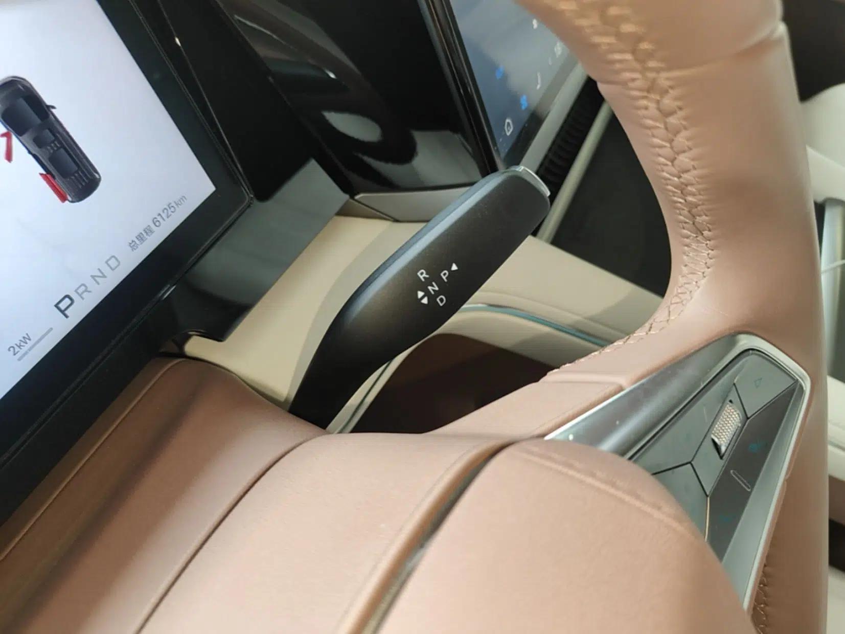 BYD Xia 2025 DM-i 1.5T 180km Excellence Model — миниатюра 16