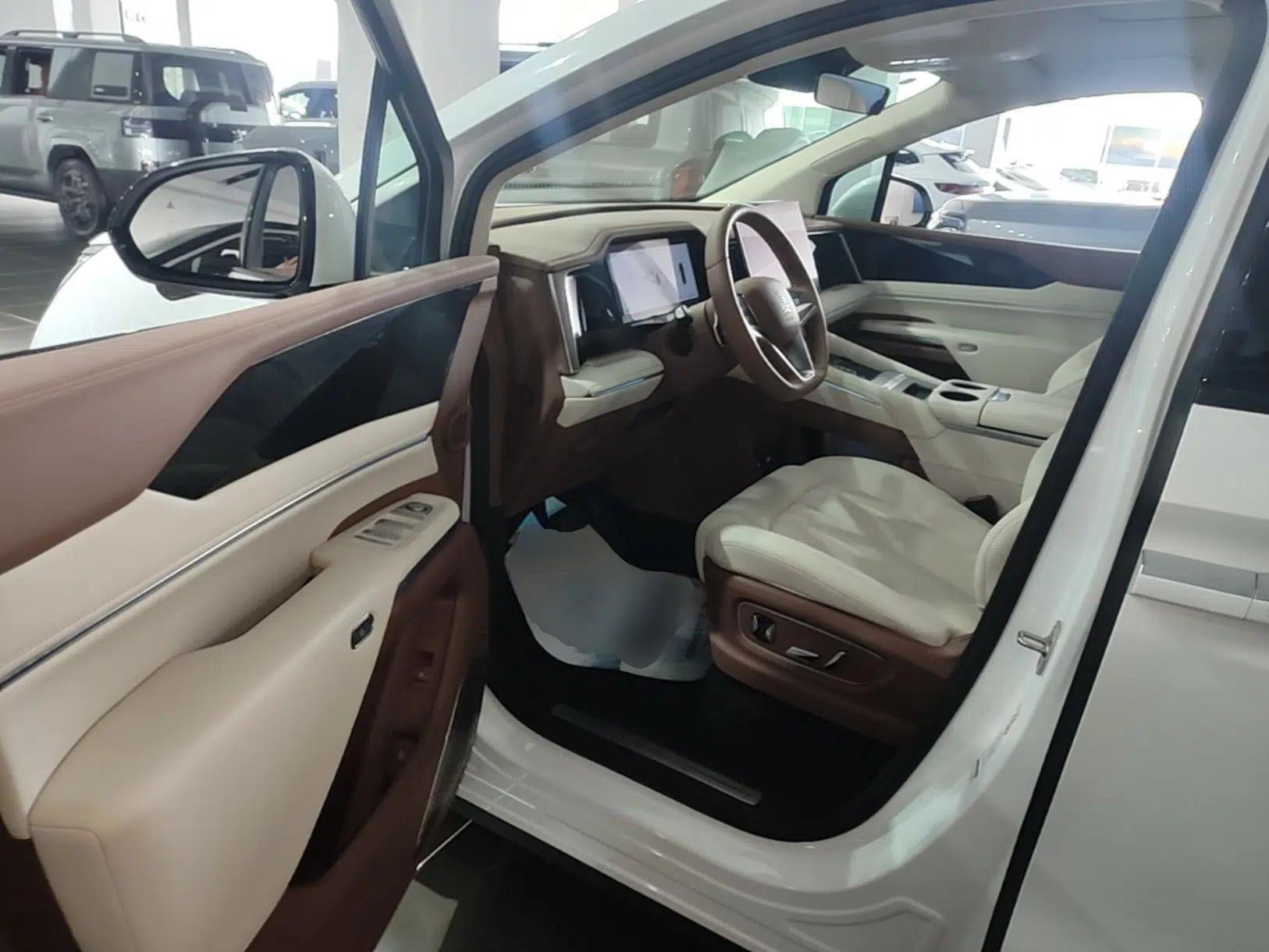 BYD Xia 2025 DM-i 1.5T 180km Beyond Edition — миниатюра 18