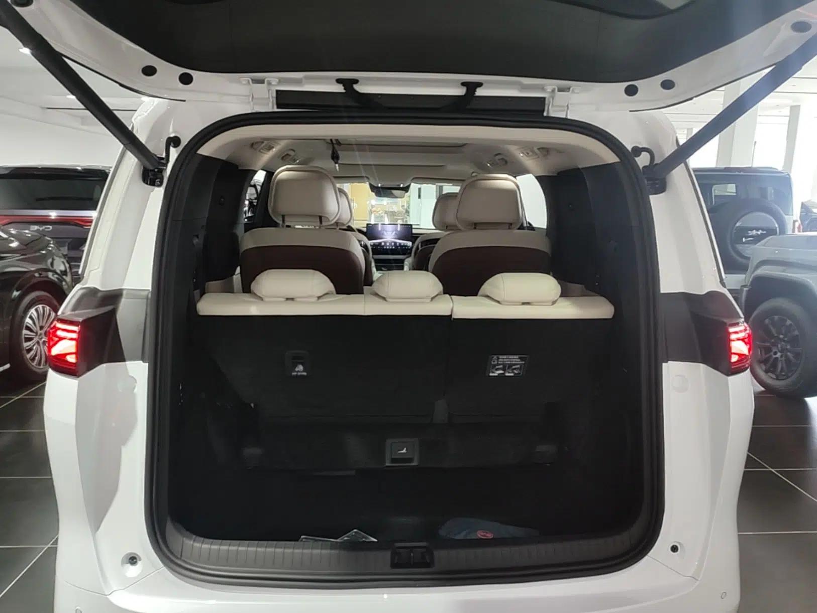 BYD Xia 2025 DM-i 1.5T 180km Beyond Edition — миниатюра 22