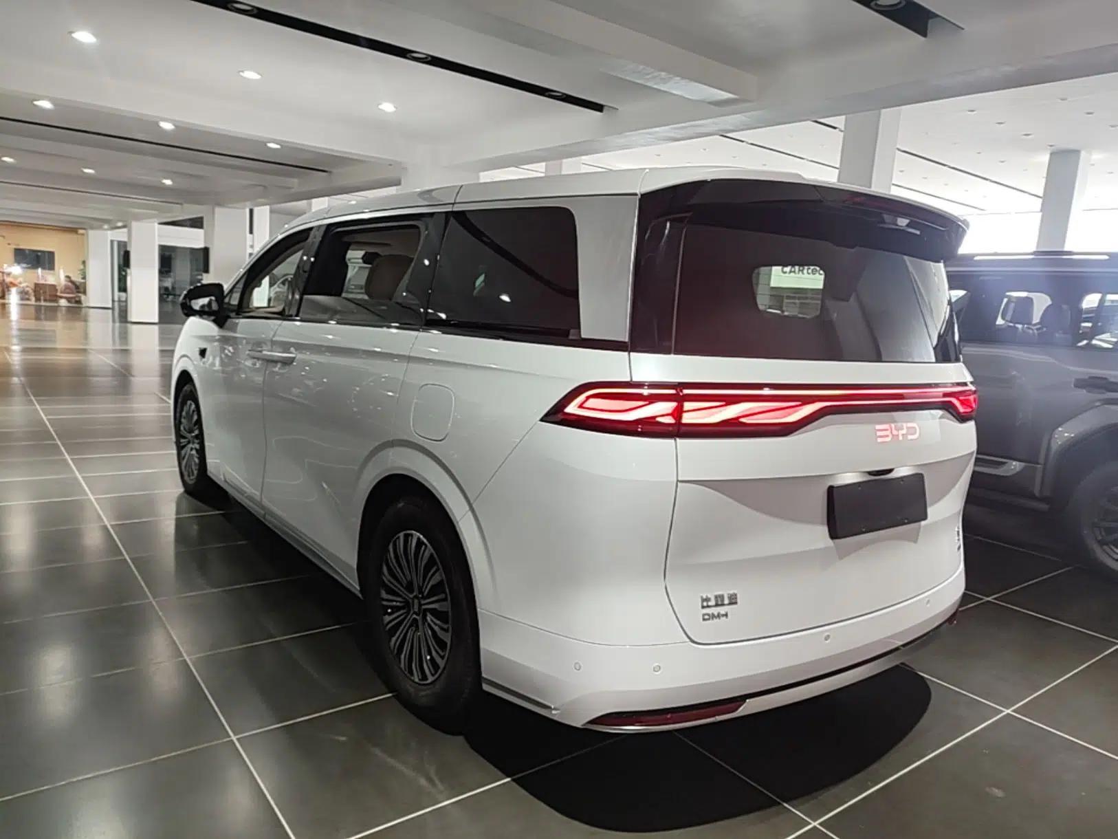 BYD Xia 2025 DM-i 1.5T 180km Beyond Edition — миниатюра 4