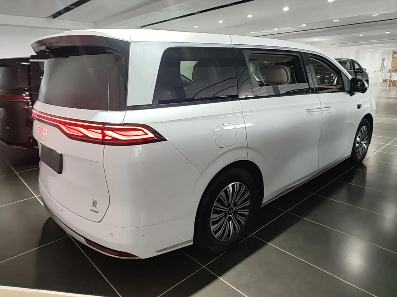 BYD Xia 2025 DM-i 1.5T 180km Beyond Edition — миниатюра 6