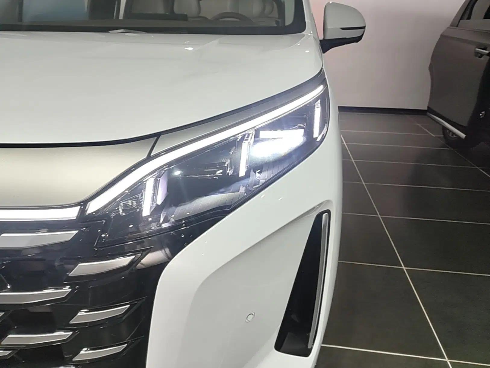BYD Xia 2025 DM-i 1.5T 180km Beyond Edition — миниатюра 8