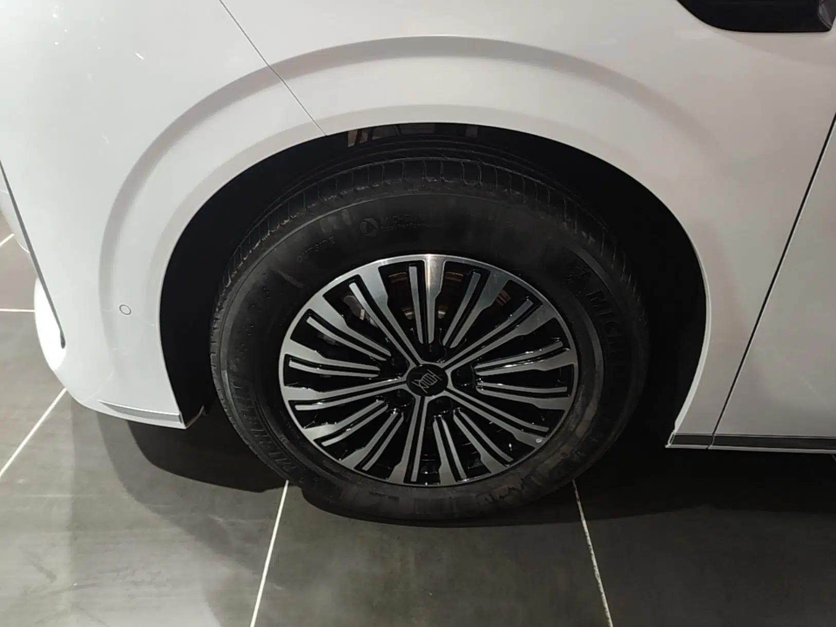 BYD Xia 2025 DM-i 1.5T 180km Beyond Edition — миниатюра 10