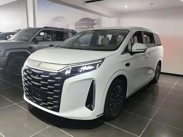 BYD Xia 2025 DM-i 1.5T 180km Beyond Edition