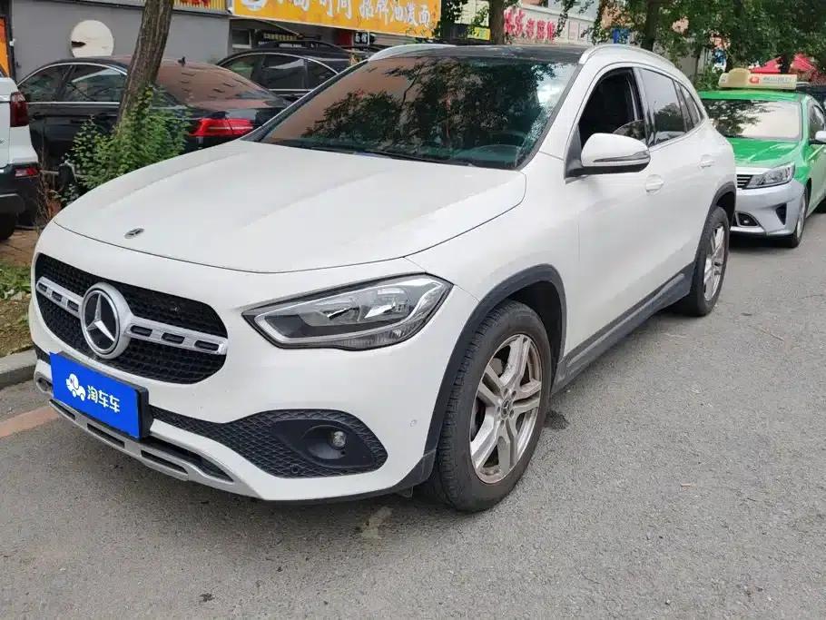 2020 Mercedes-Benz GLA 180 — миниатюра 1