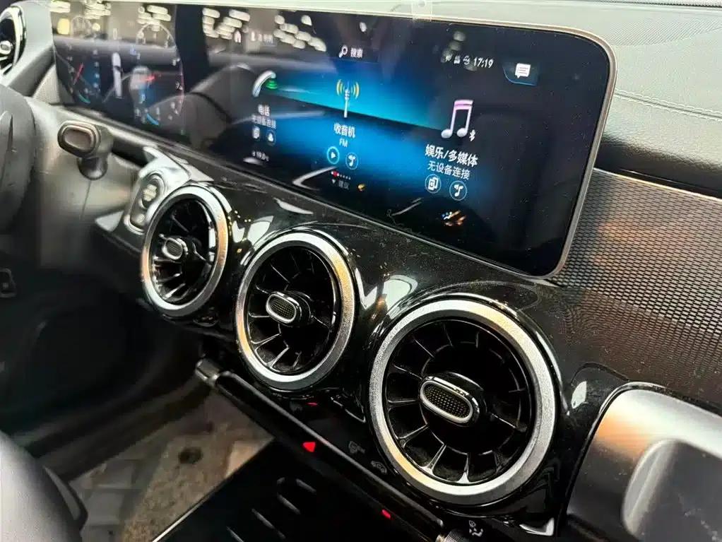 2020 Mercedes-Benz GLB 180 Dynamic — миниатюра 13