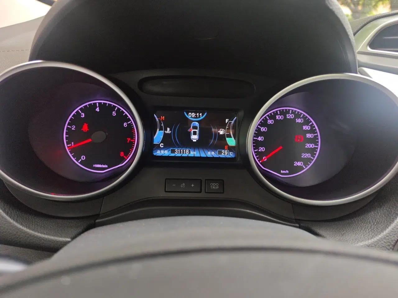BYD Yuan 2016 1.5L Manual Luxury Model — миниатюра 11