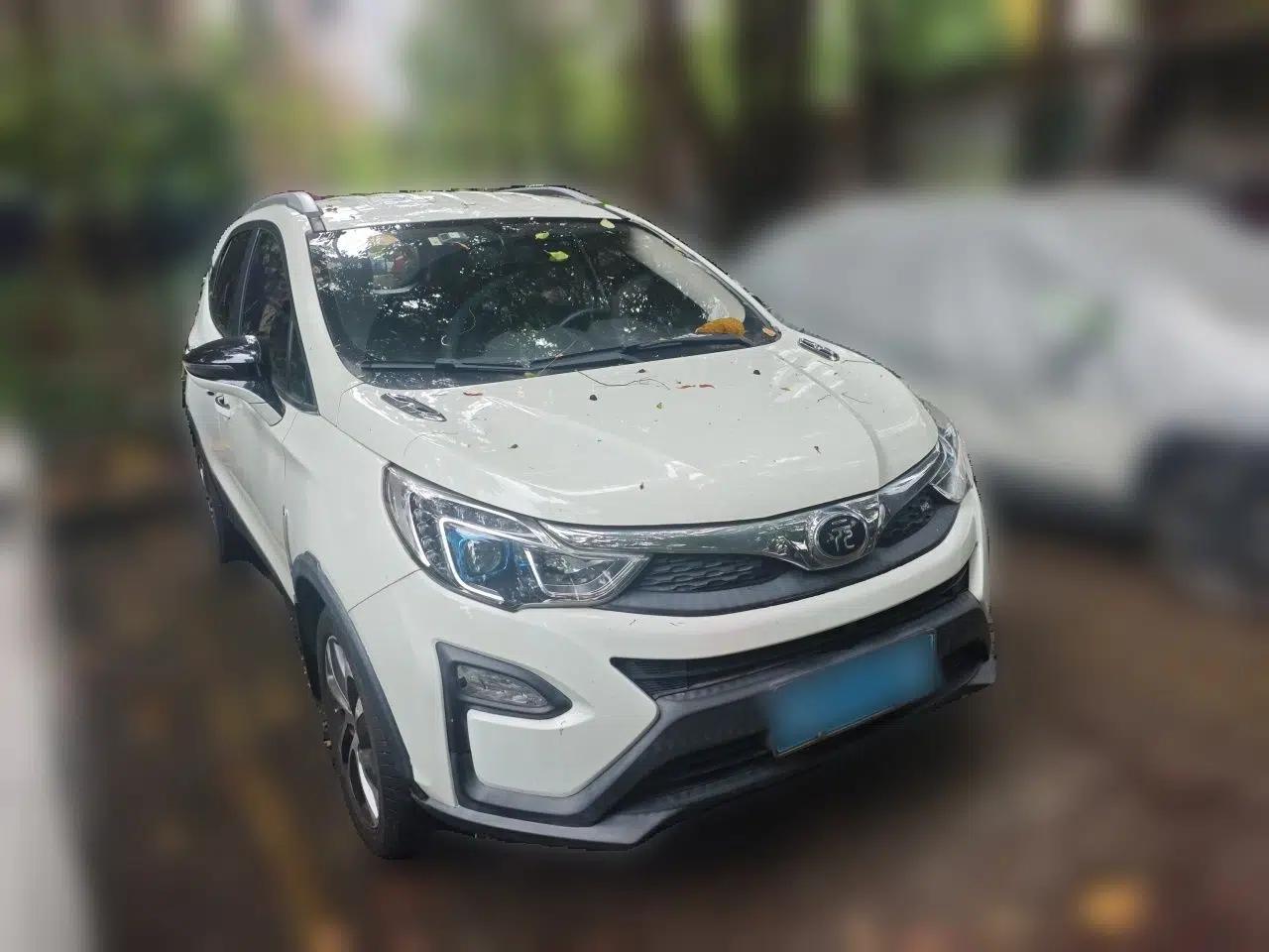 BYD Yuan 2016 1.5L Manual Luxury Model — миниатюра 3