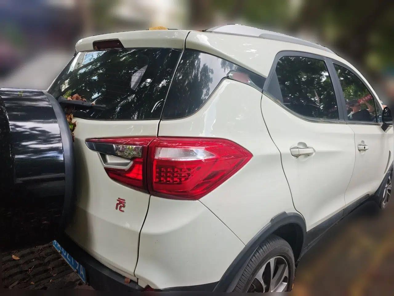 BYD Yuan 2016 1.5L Manual Luxury Model — миниатюра 6