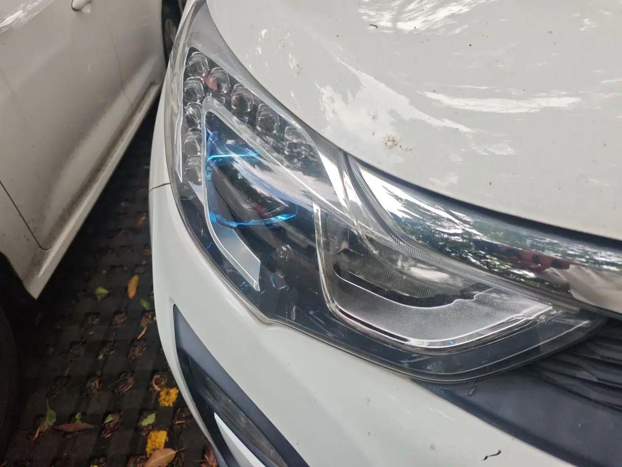 BYD Yuan 2016 1.5L Manual Luxury Model — миниатюра 7