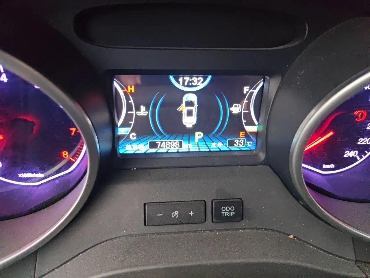BYD Yuan 2017 1.5L Automatic Cool & Connected Model — миниатюра 12