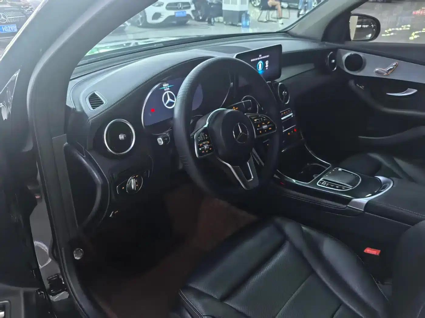 Mercedes-Benz GLC Coupe 2020 GLC 260 4MATIC Coupe SUV — миниатюра 4