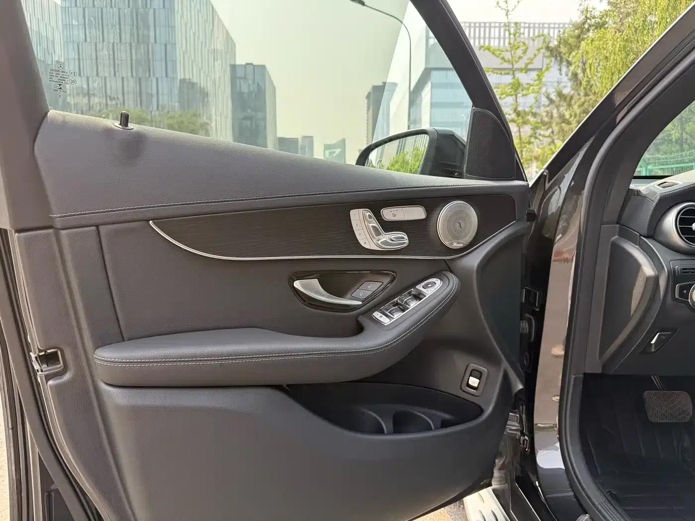 2021 Mercedes-Benz GLC Coupe, GLC 300 4MATIC Coupe SUV — миниатюра 6