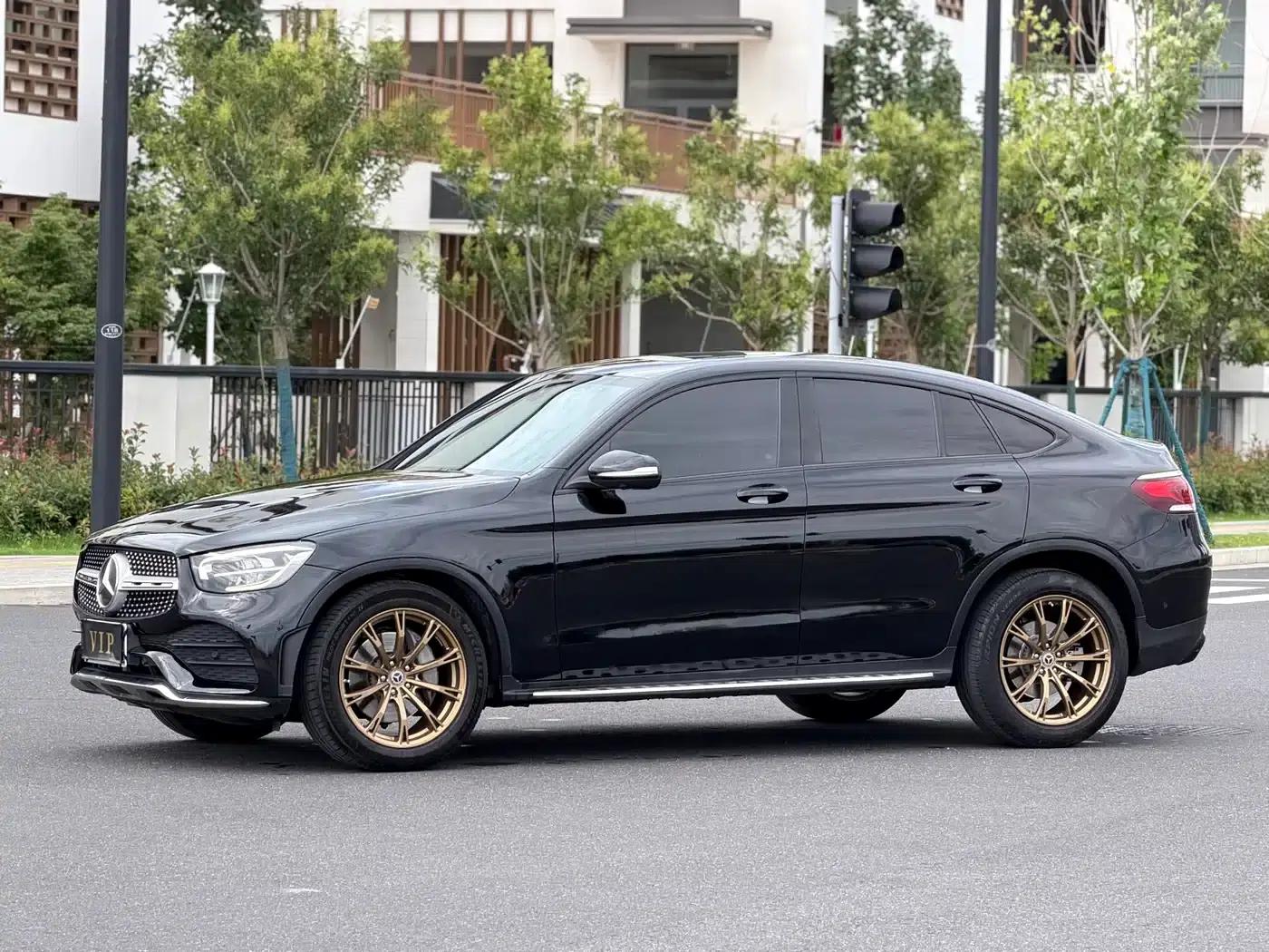 Mercedes-Benz GLC Coupe 2020 GLC 260 4MATIC Coupe SUV — миниатюра 1