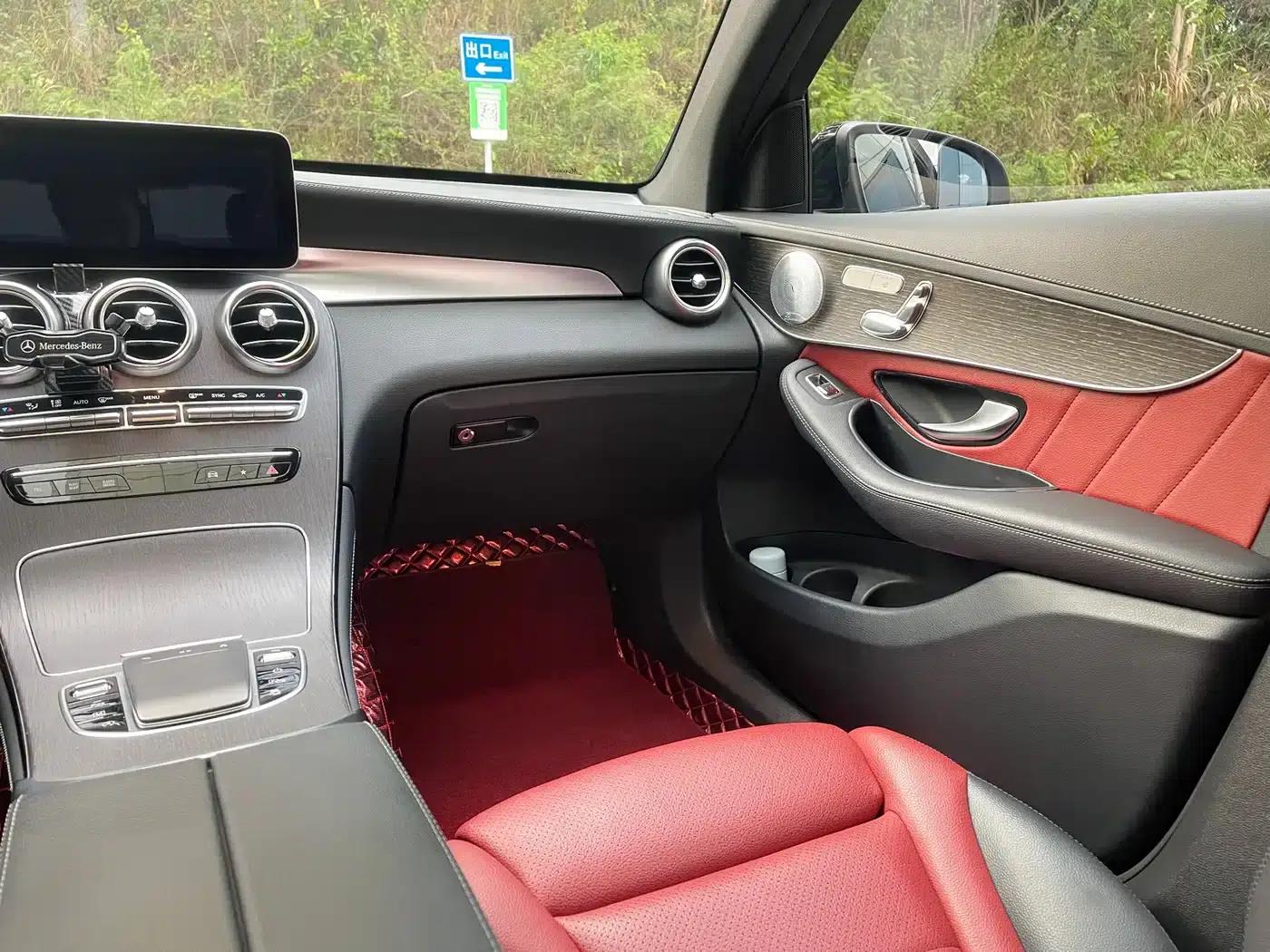 2020 Mercedes-Benz GLC Coupe, GLC 300 4MATIC Coupe SUV — миниатюра 14