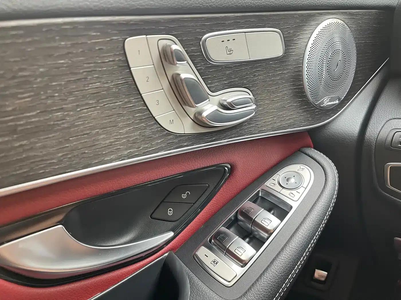 2020 Mercedes-Benz GLC Coupe, GLC 300 4MATIC Coupe SUV — миниатюра 26