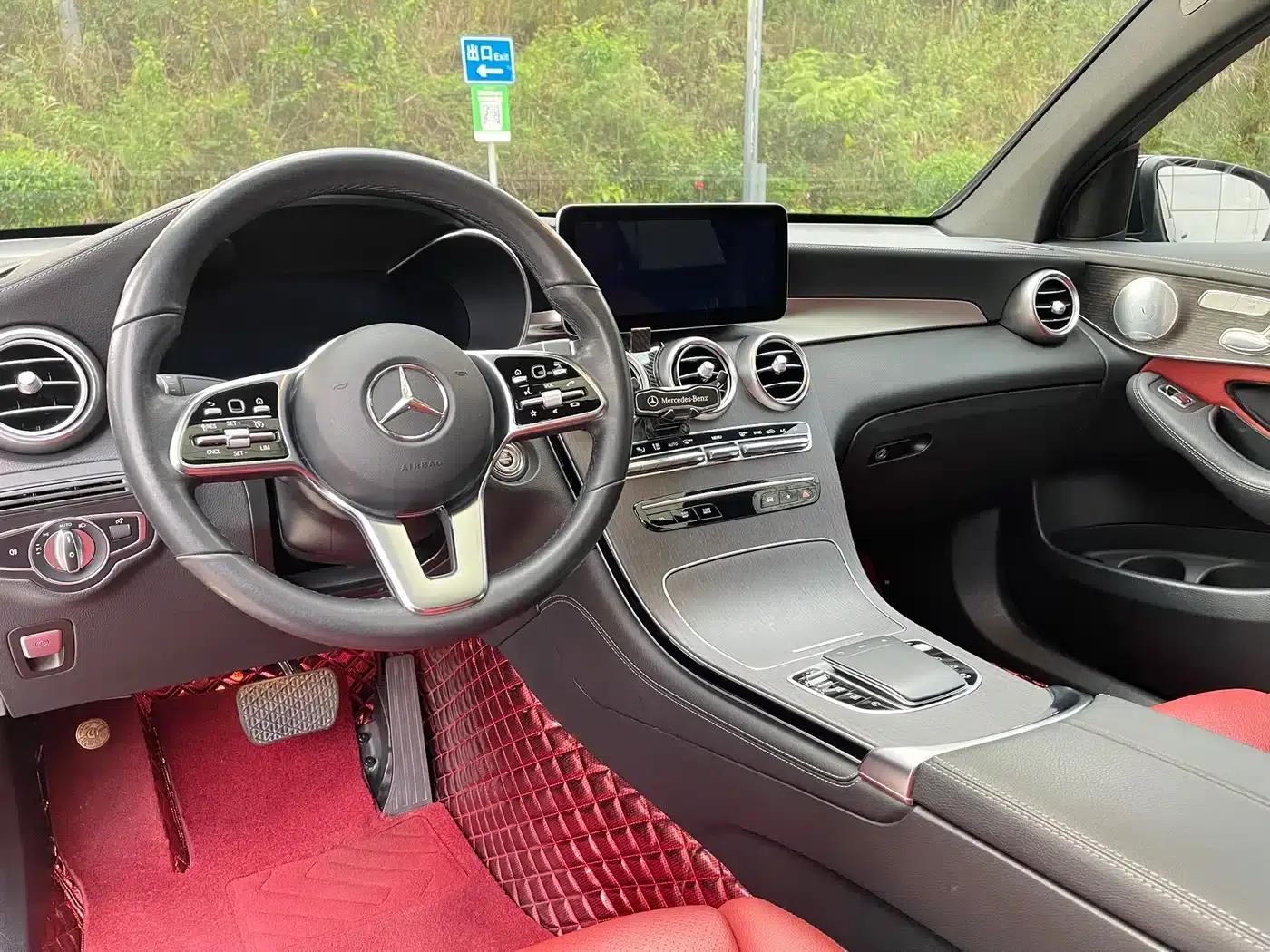 2020 Mercedes-Benz GLC Coupe, GLC 300 4MATIC Coupe SUV — миниатюра 9