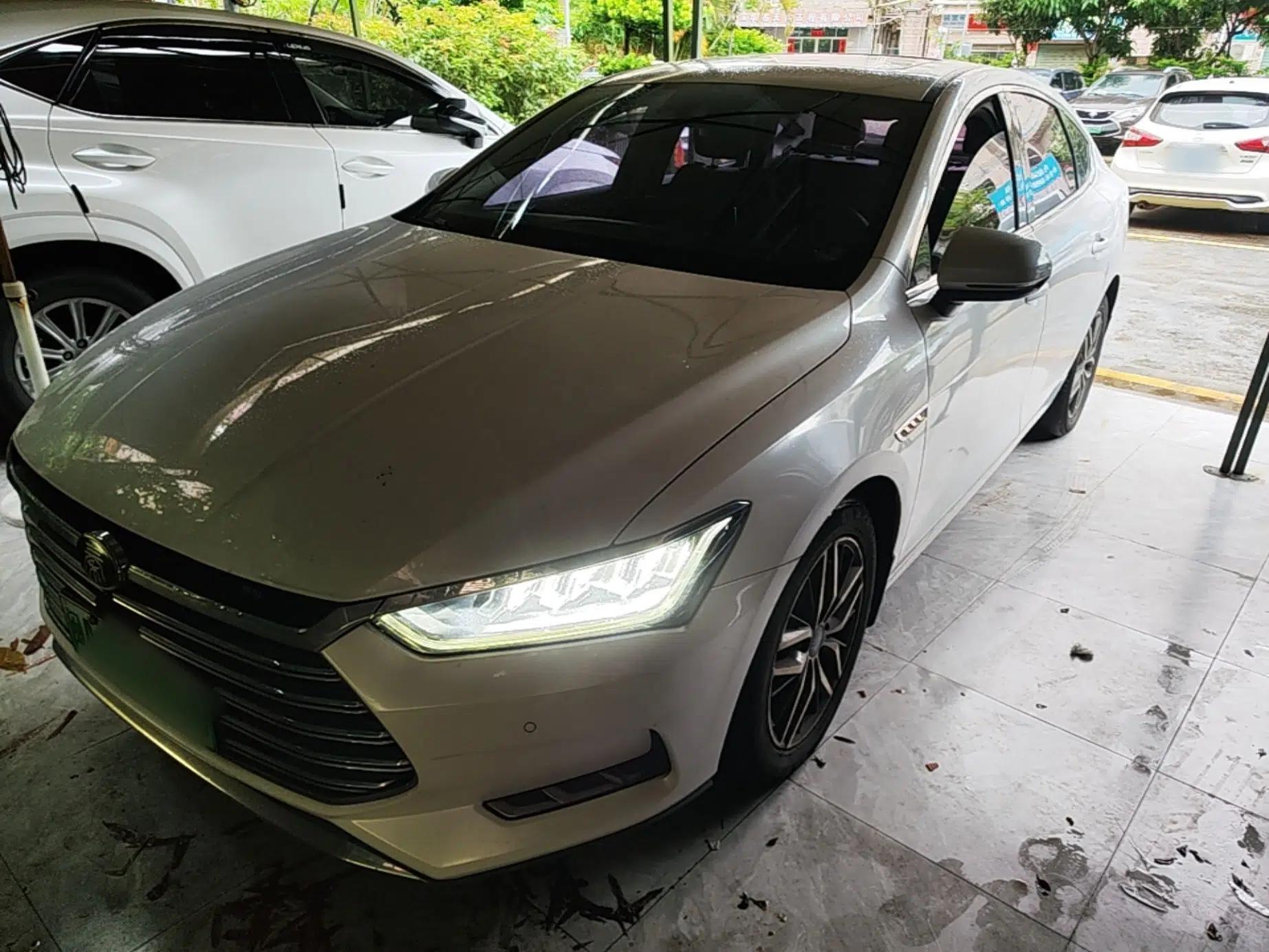 BYD Qin Pro New Energy 2018 DM 1.5TI Automatic Smart Connect Elite Model — миниатюра 1
