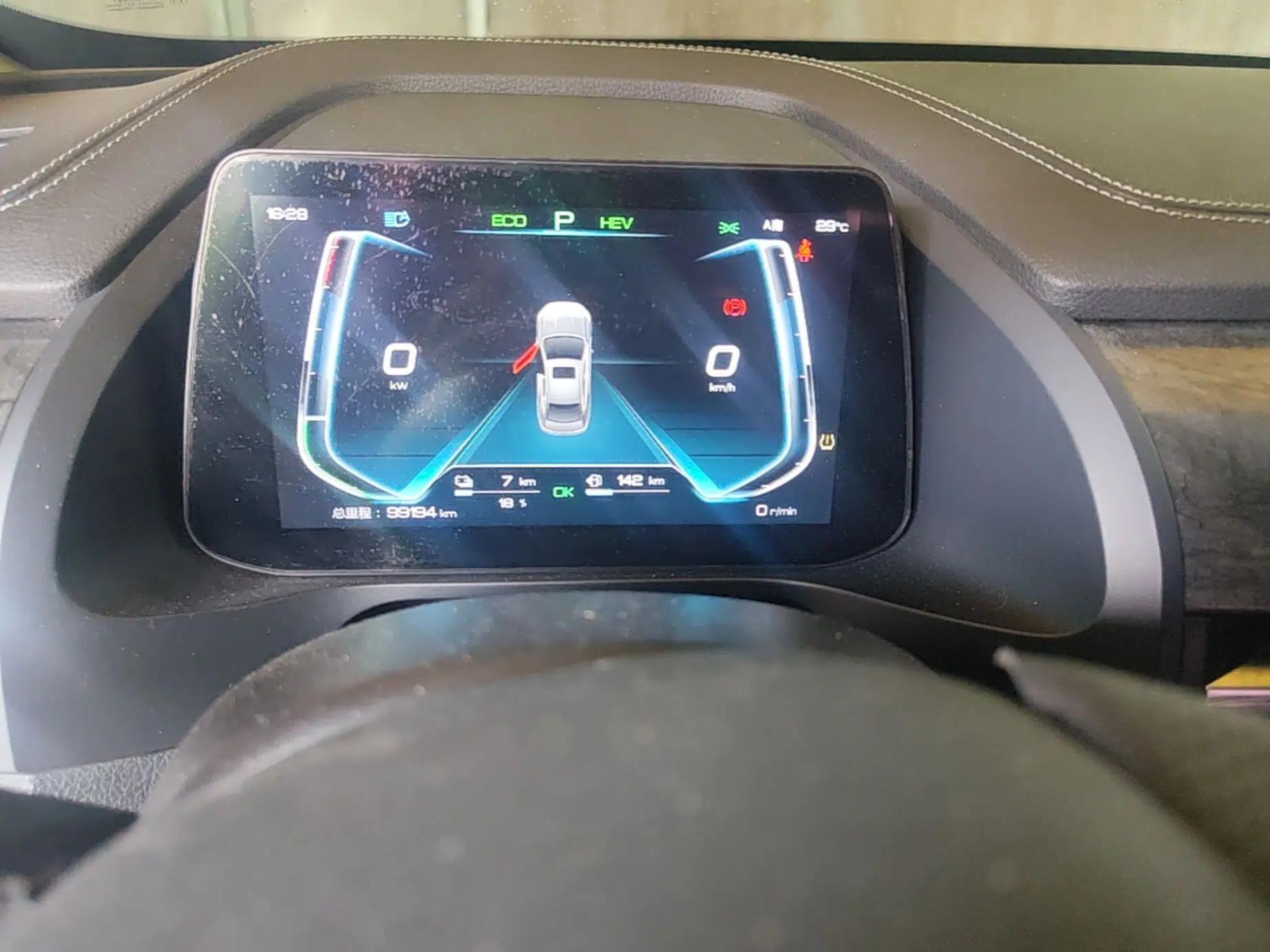 BYD Qin Pro New Energy 2018 DM 1.5TI Automatic Smart Connect Elite Model — миниатюра 14