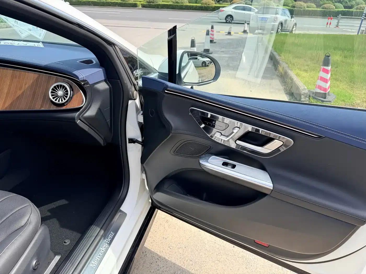 Mercedes-Benz EQE 2025 500 4MATIC Luxury Edition — миниатюра 10