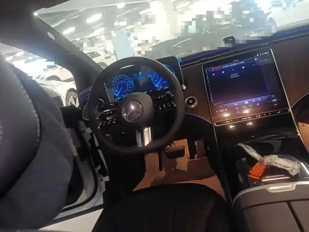 Mercedes-Benz EQE 2025 500 4MATIC Pioneer Edition — миниатюра 17