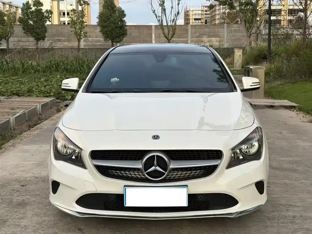 Imported Mercedes-Benz CLA 2017 CLA 200 Dynamic — миниатюра 2
