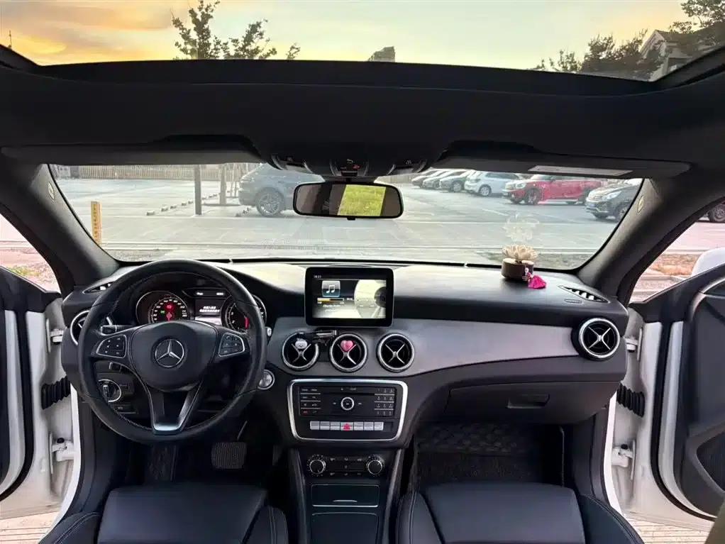 Imported Mercedes-Benz CLA 2017 CLA 200 Dynamic — миниатюра 4