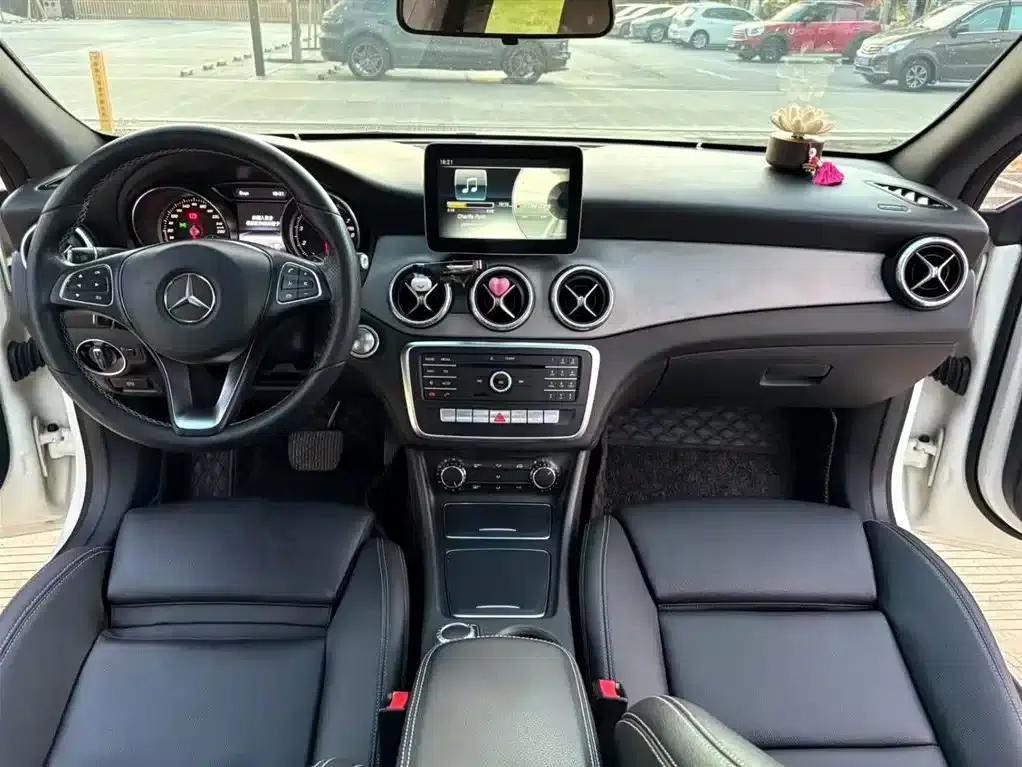 Imported Mercedes-Benz CLA 2017 CLA 200 Dynamic — миниатюра 5