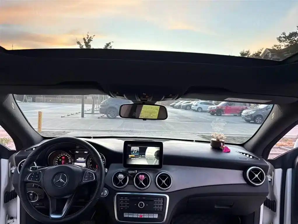 Imported Mercedes-Benz CLA 2017 CLA 200 Dynamic — миниатюра 6