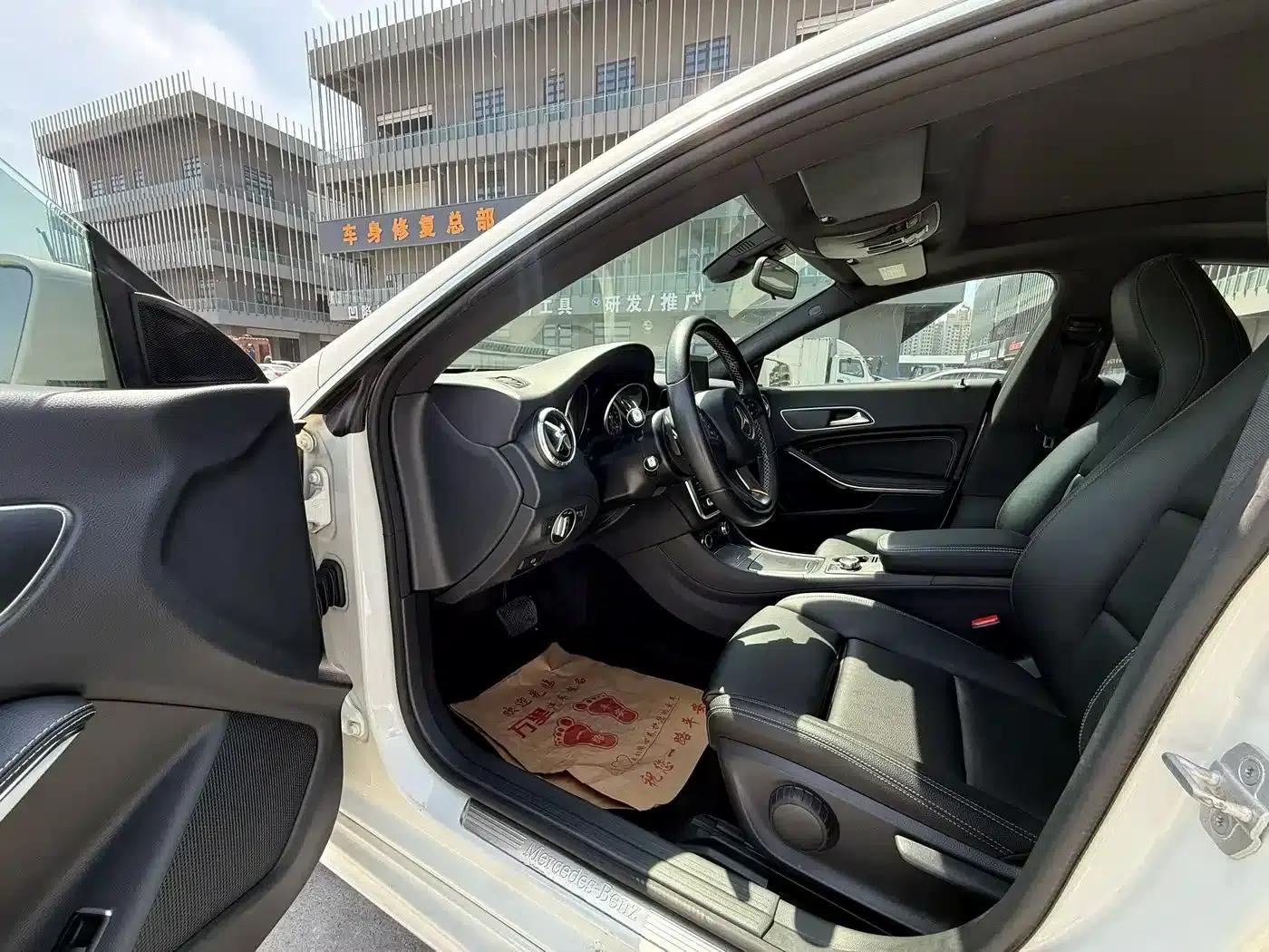 Imported Mercedes-Benz CLA 2017 CLA 200 Dynamic — миниатюра 5