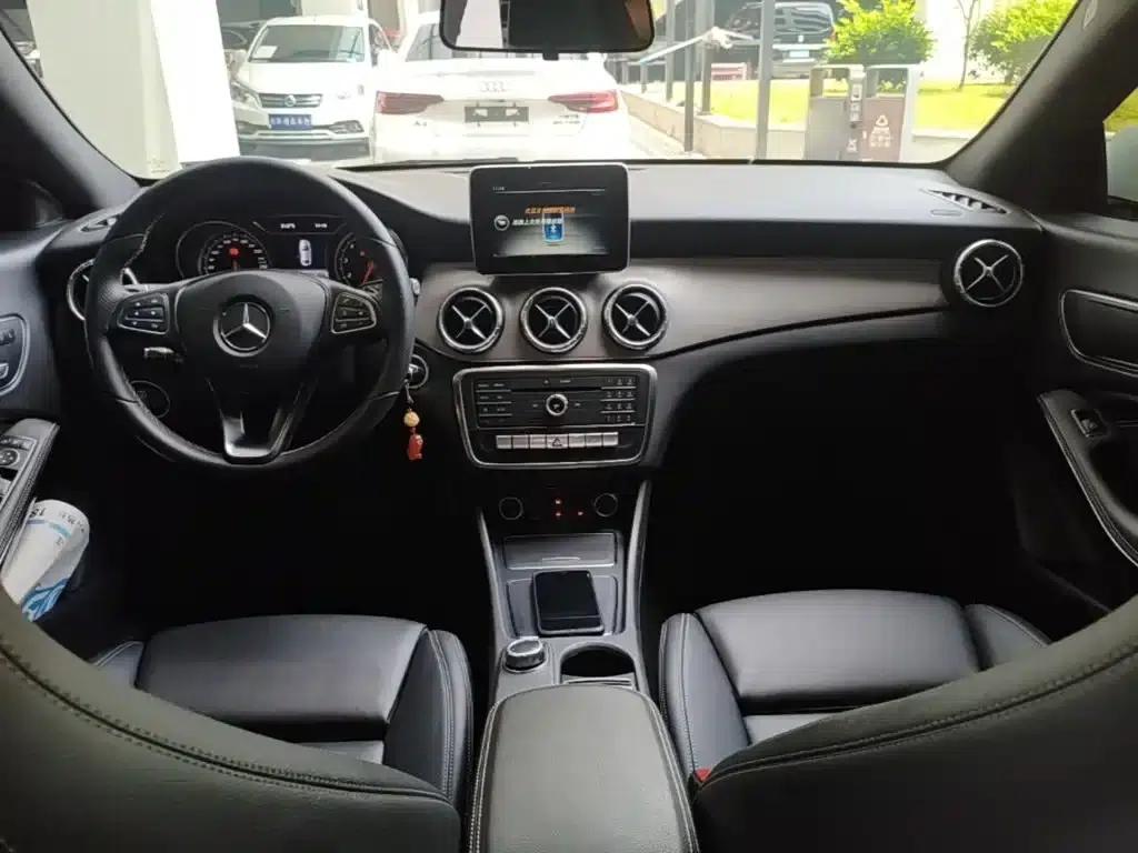 Imported Mercedes-Benz CLA 2016 Facelift CLA 200 Fashion Model — миниатюра 10