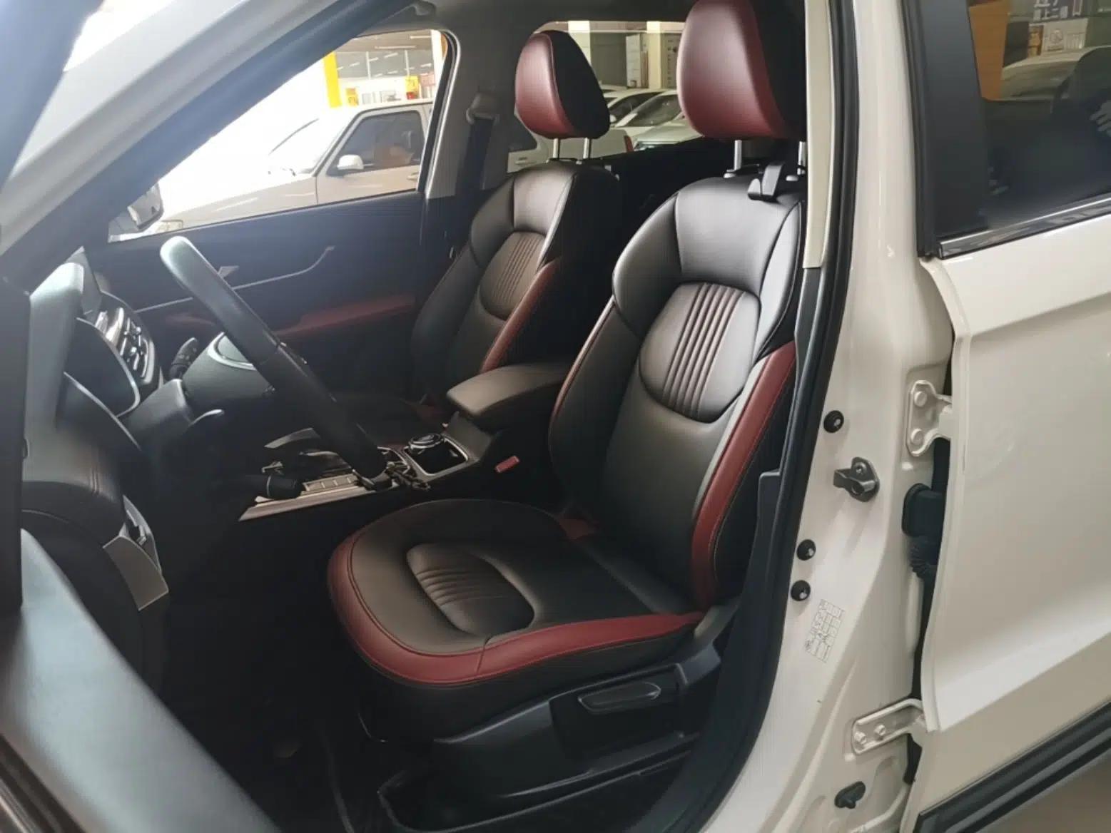 Bestune T33 2019 1.6L Automatic Luxury Edition China VI — миниатюра 17