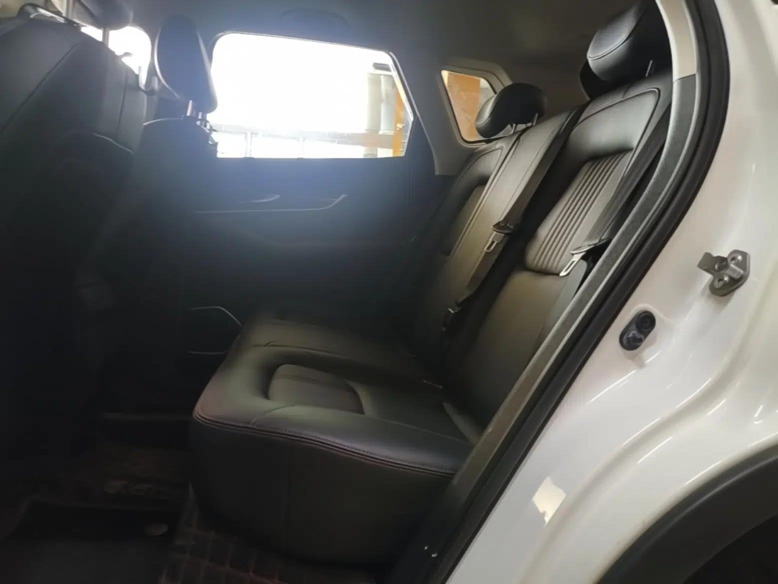 Bestune T33 2019 1.6L Automatic Luxury Edition China VI — миниатюра 20