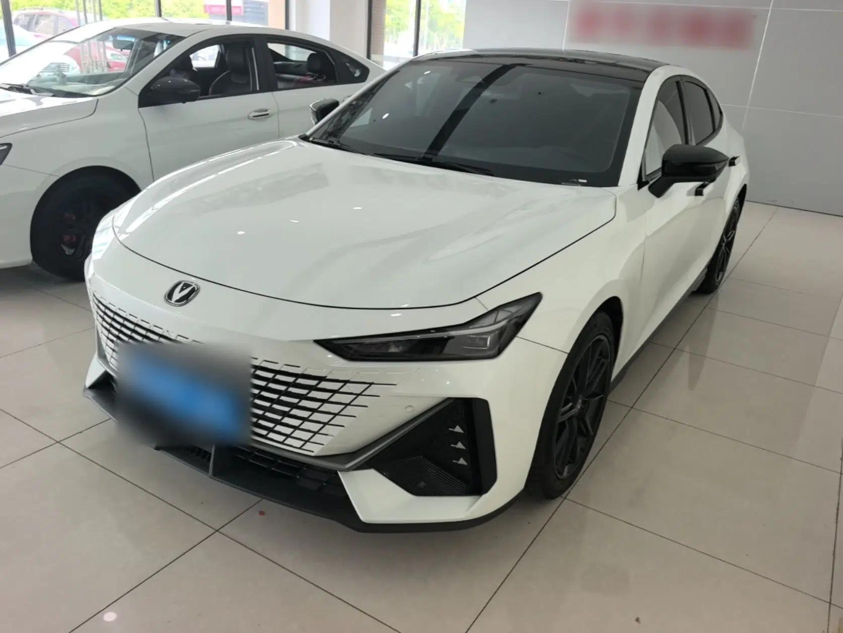 CHANGAN UNI-V 2023 1.5T Prestige Model — миниатюра 1