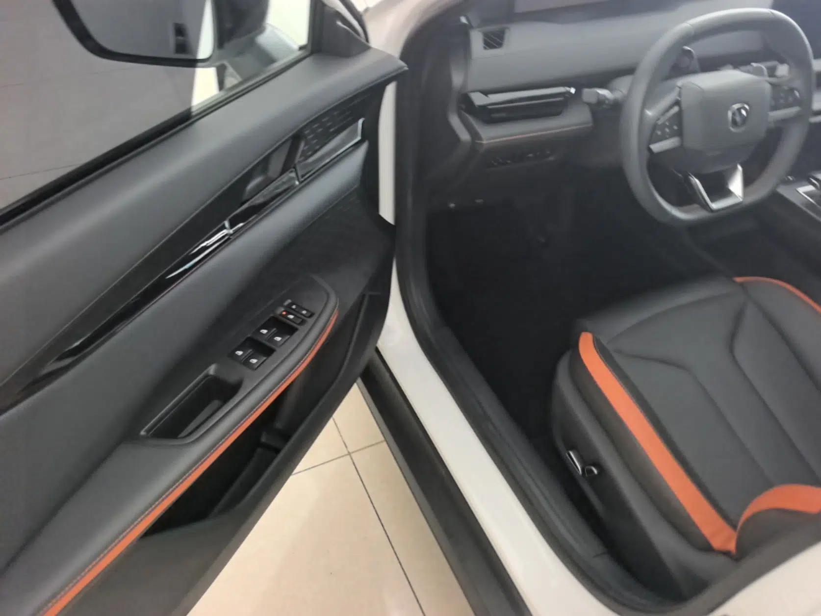 CHANGAN UNI-V 2023 1.5T Prestige Model — миниатюра 18