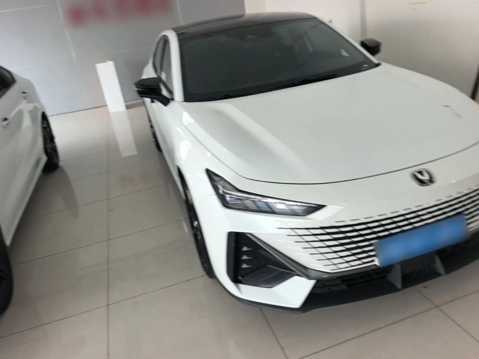 CHANGAN UNI-V 2023 1.5T Prestige Model — миниатюра 3