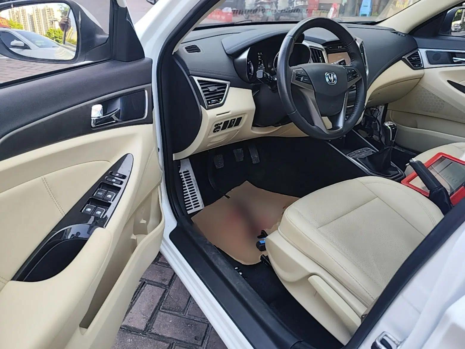 CHANGAN Eado 2016 1.6L Manual Fashion Edition — миниатюра 18