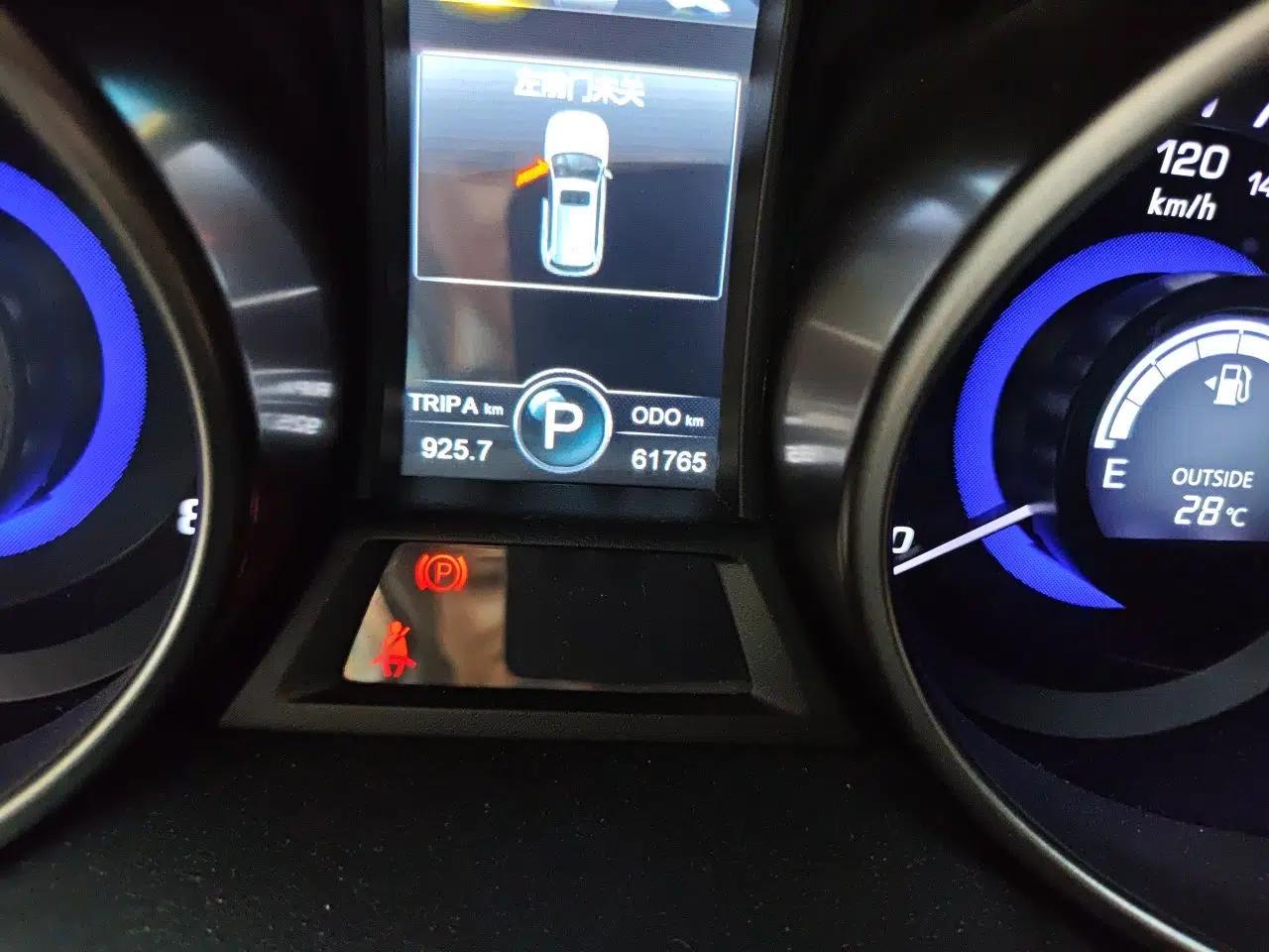 CHANGAN CS75 2014 1.8T Automatic Elite Model China IV Standard — миниатюра 9