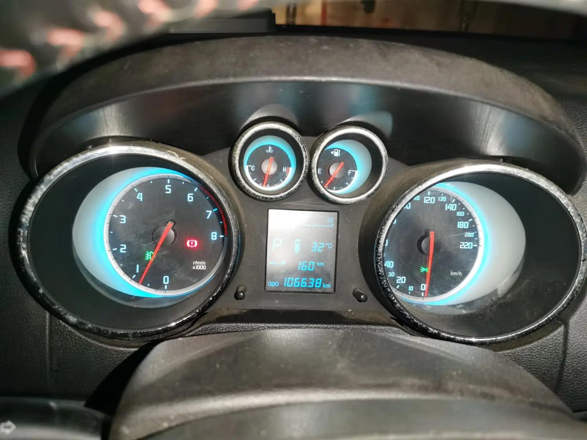 CHANGAN CS35 2015 1.6L Automatic Luxury Model China IV Standard — миниатюра 11