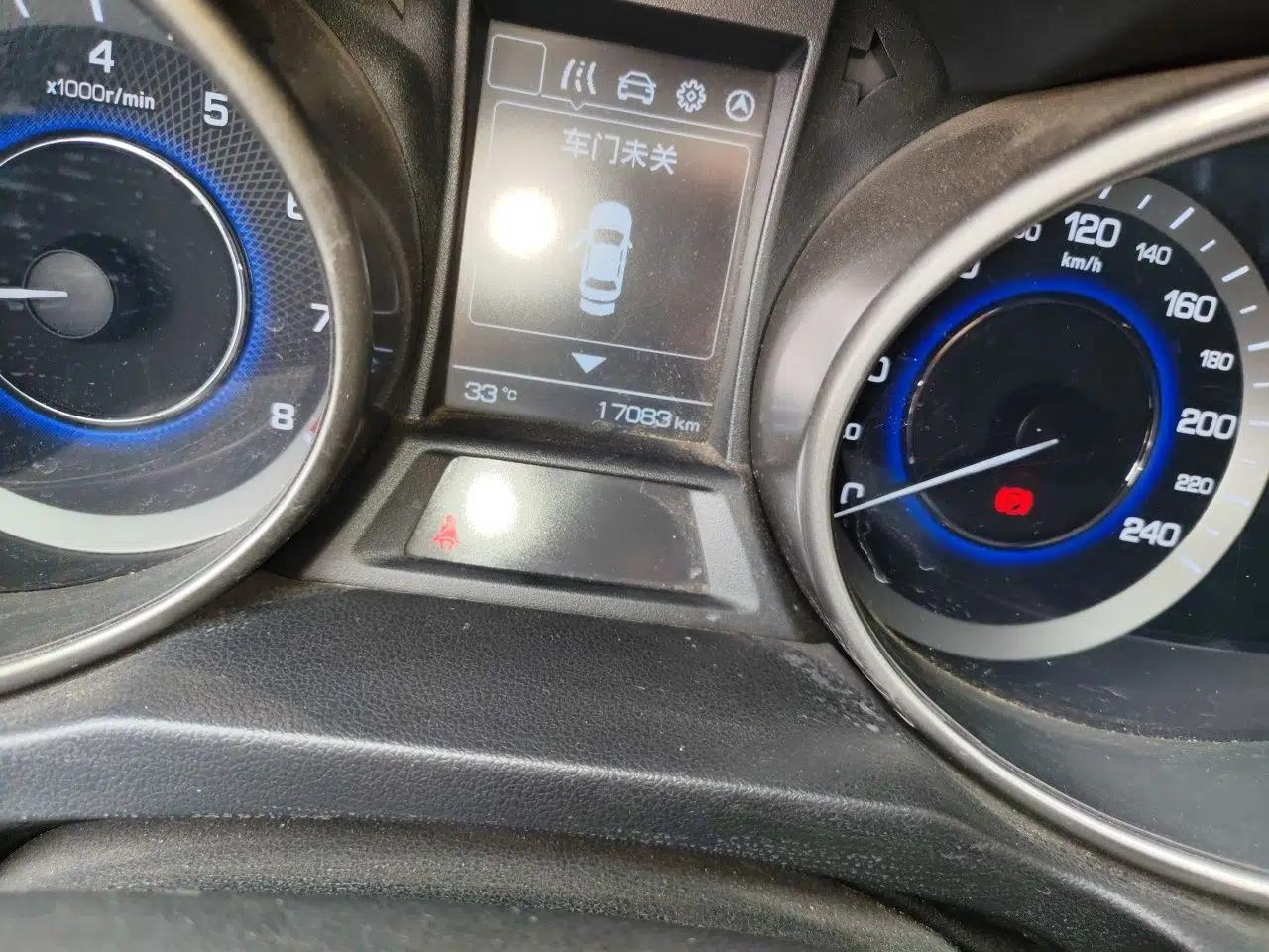 CHANGAN CS35 2017 1.6L Manual Luxury Model — миниатюра 12