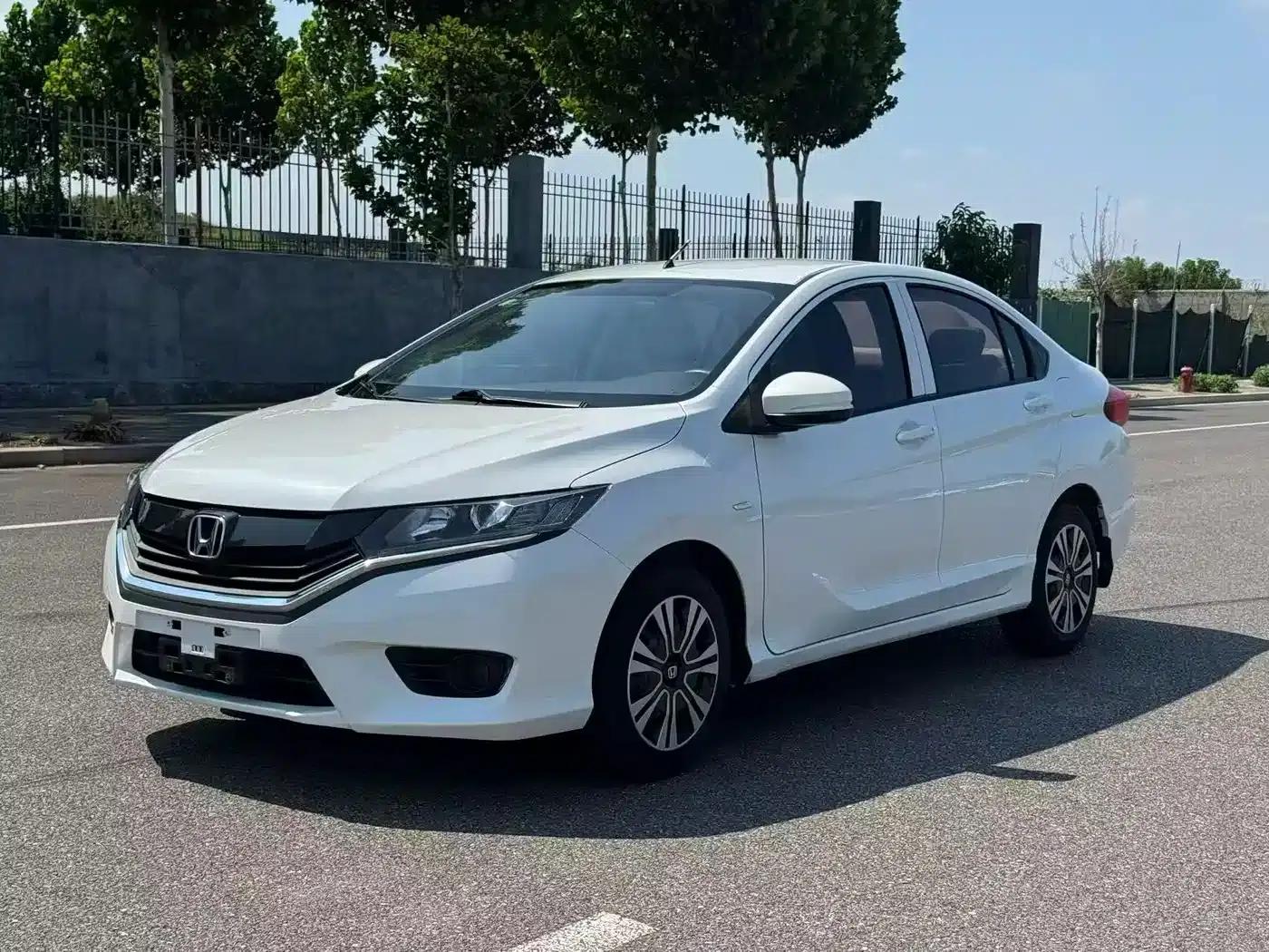 2016 Honda Greiz 1.5L CVT Classic Edition — миниатюра 1