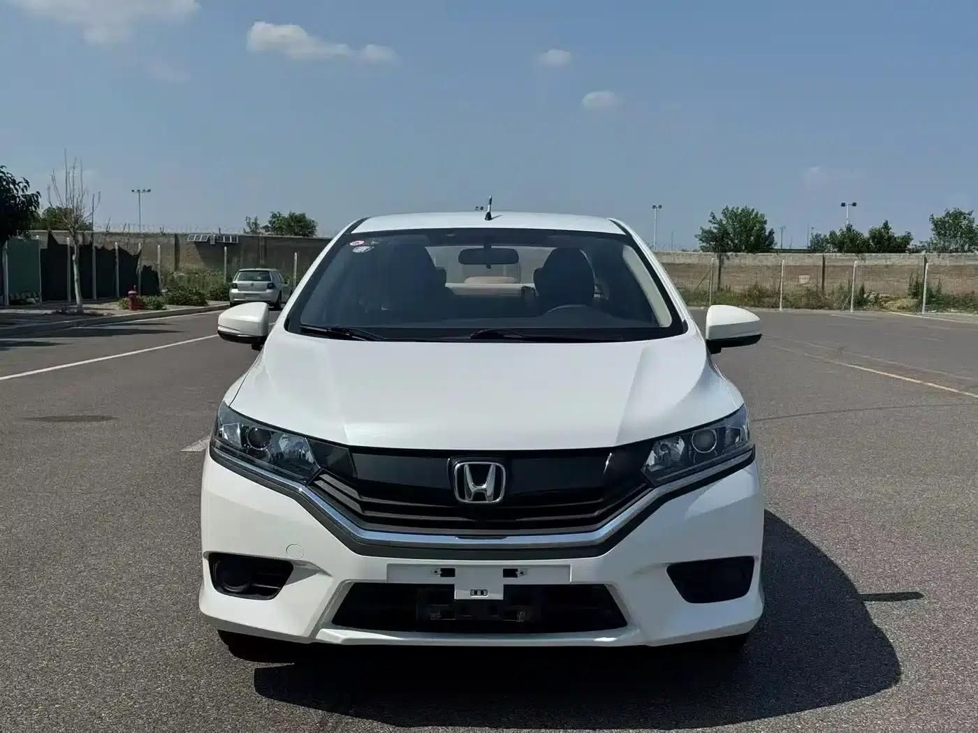 2016 Honda Greiz 1.5L CVT Classic Edition — миниатюра 2