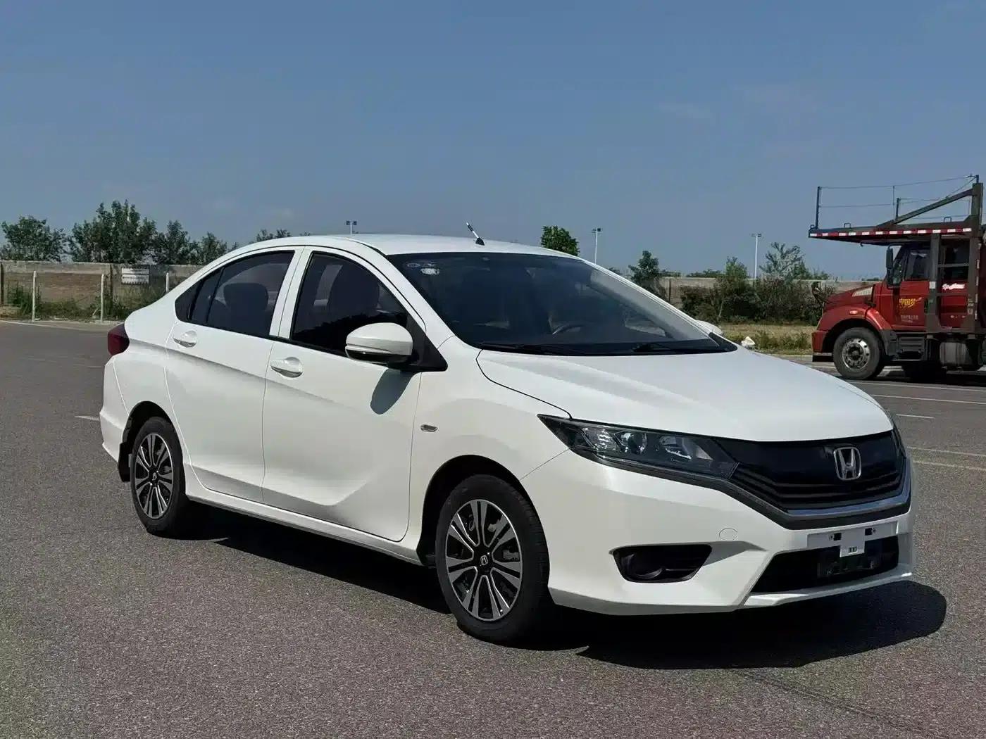 2016 Honda Greiz 1.5L CVT Classic Edition — миниатюра 3