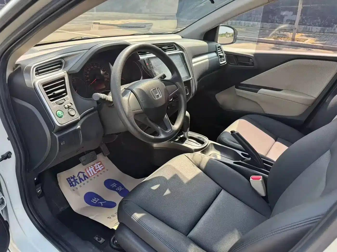2016 Honda Greiz 1.5L CVT Classic Edition — миниатюра 4
