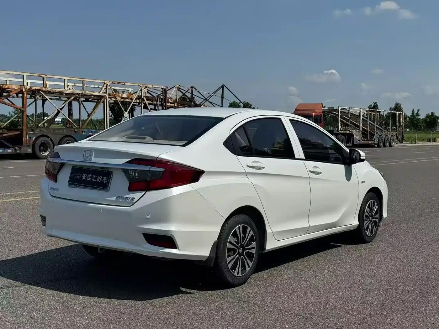 2016 Honda Greiz 1.5L CVT Classic Edition — миниатюра 7