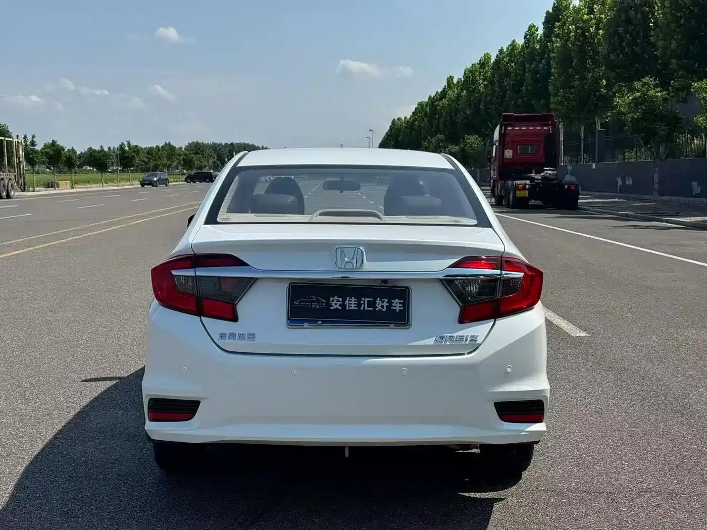 2016 Honda Greiz 1.5L CVT Classic Edition — миниатюра 8