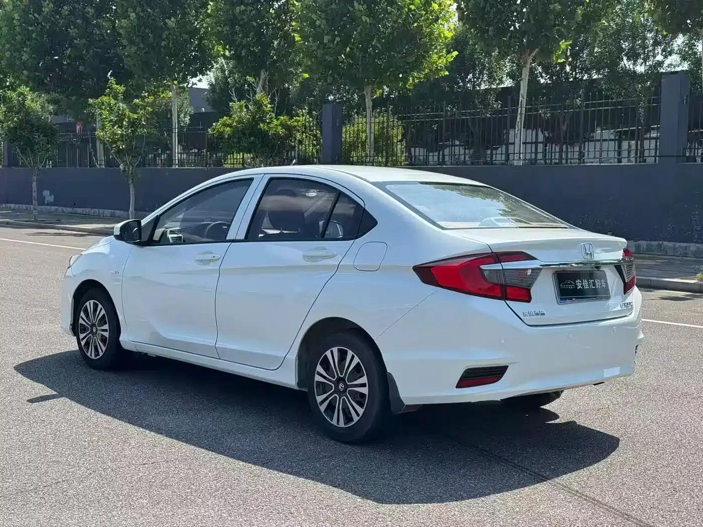 2016 Honda Greiz 1.5L CVT Classic Edition — миниатюра 9