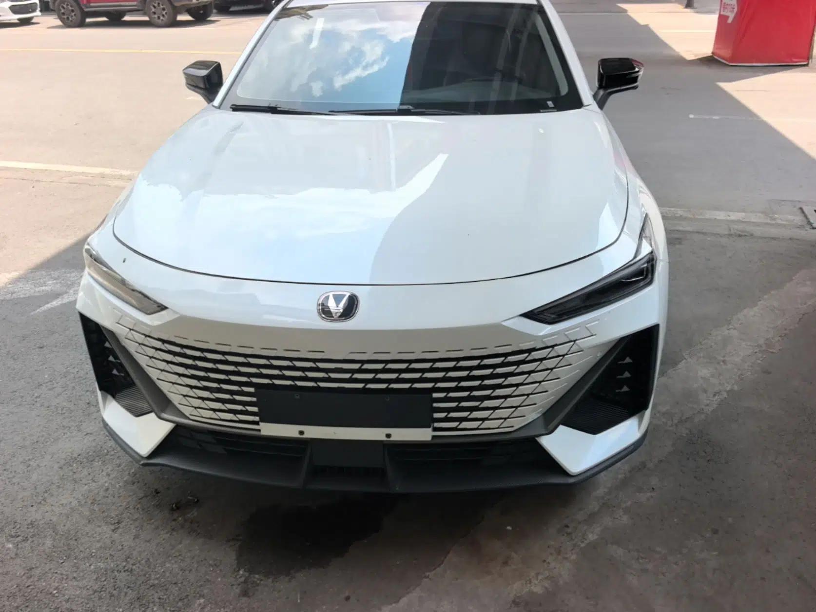 CHANGAN UNI-V iDD 2023 ZhiDian iDD 1.5T 113km Smart & Fun Version — миниатюра 2