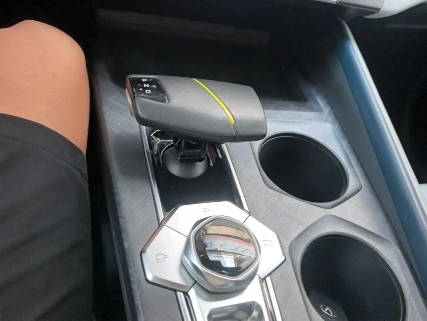 CHANGAN UNI-V iDD 2023 ZhiDian iDD 1.5T 113km Smart & Fun Version — миниатюра 16